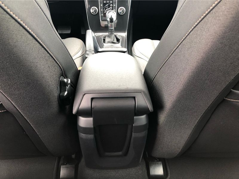 Volvo V40 D3 Cross Country - fotka 23 z 29