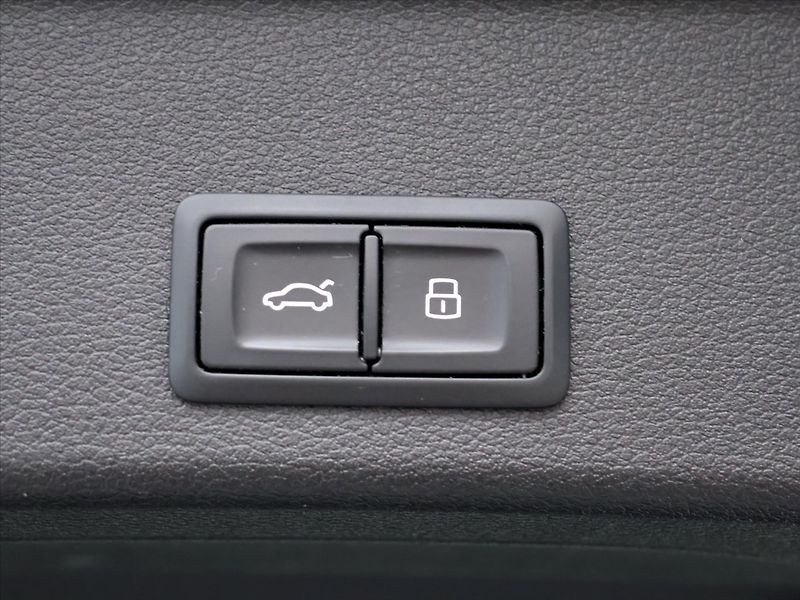 Audi A4 3,0 TDI 200kW quattro Navi - fotka 10 z 36