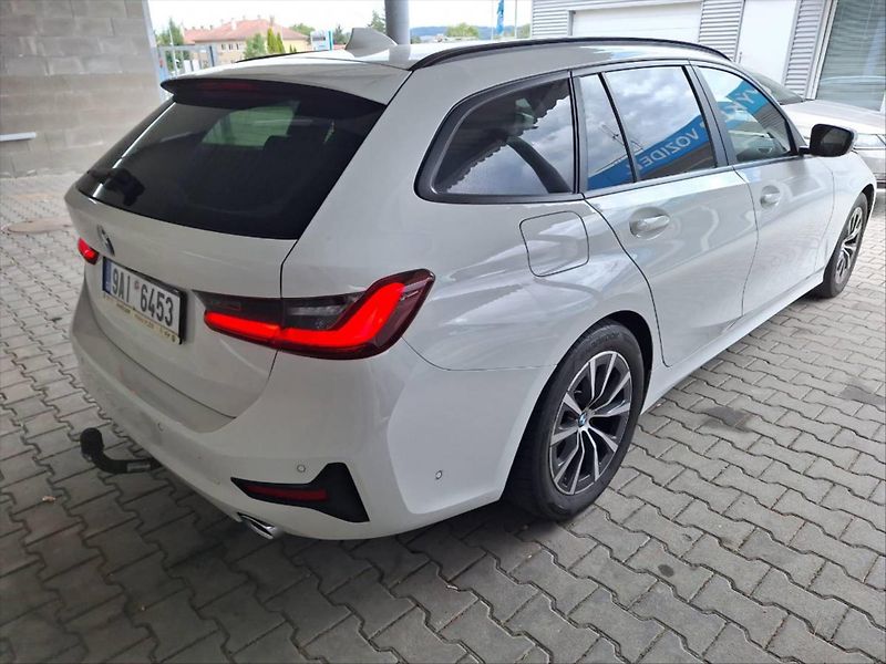 BMW Řada 3 Touring 2,0 320d 140kW CZ DPH - fotka 5 z 33