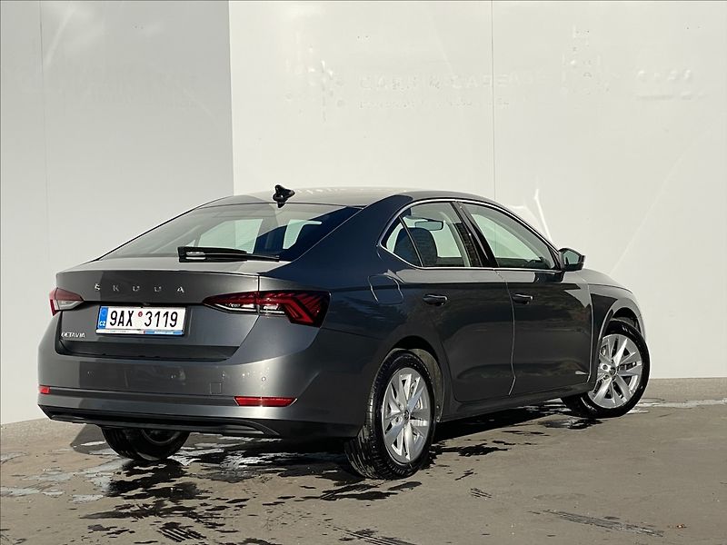 Škoda Octavia 2,0 TDI DSG Style Plus ACC - fotka 3 z 24