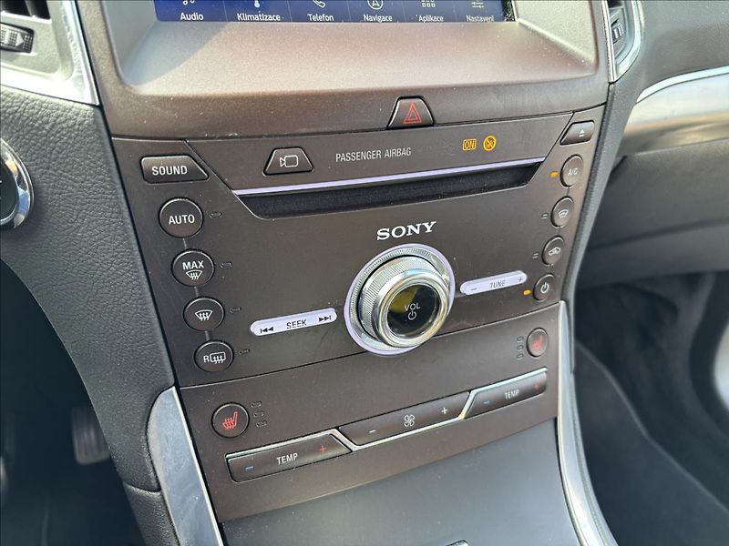 Ford S-MAX 2,5 HEV 140kW Titanium - fotka 37 z 47
