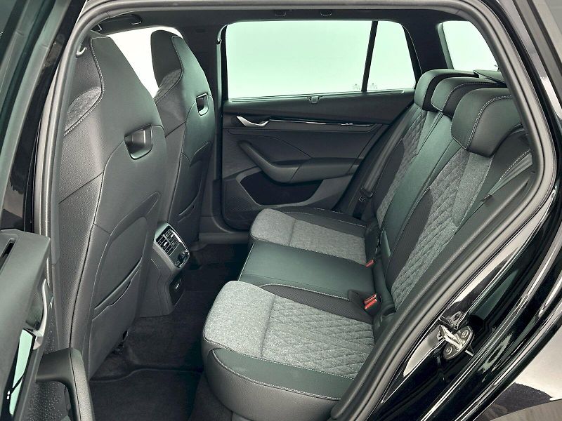 Škoda Octavia (2025) Combi DSG 2.0TSI 150kW 4x4 Spo - fotka 8 z 36