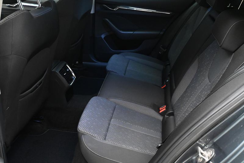 Škoda Octavia 2,0 TDI 110 kW DSG Style Záruk - fotka 14 z 32