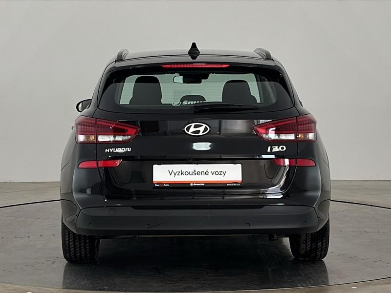 Hyundai i30 Smart DCT - fotka 17 z 26