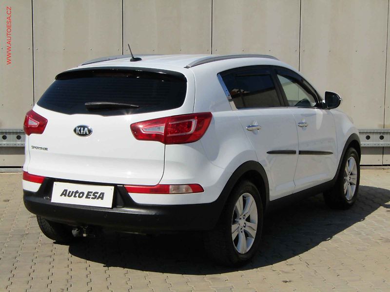 Kia Sportage (2012) 1.6 GDi, xenon, AC - fotka 4 z 21