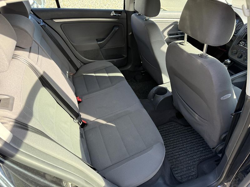 Volkswagen Golf 1.6 FSI ALU - fotka 12 z 13