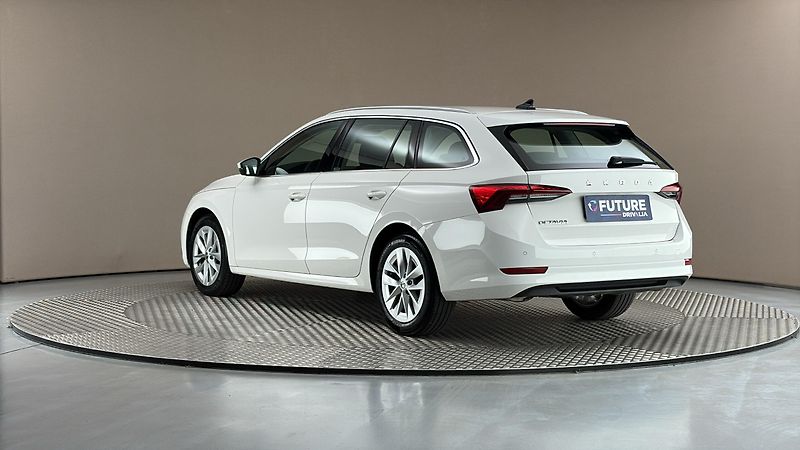 Škoda Octavia 1.5 TSI Style Combi - fotka 2 z 26