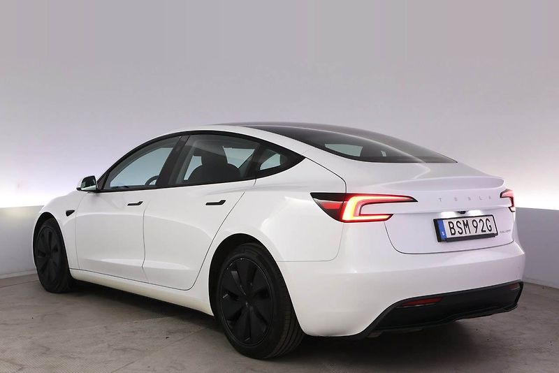Tesla Model 3 long Range AWD Highland - fotka 2 z 23