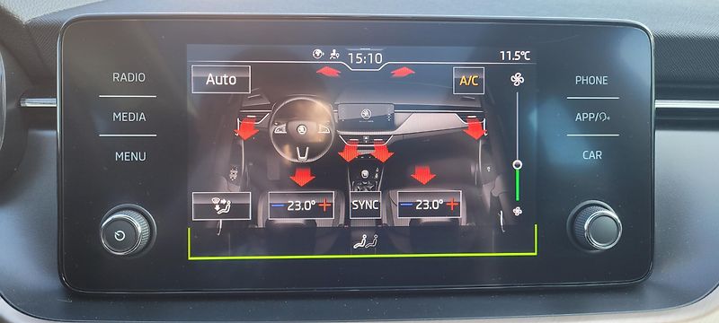 Škoda Scala (2019) 1,5TSi 110kW benzín DSG Style  - fotka 27 z 54