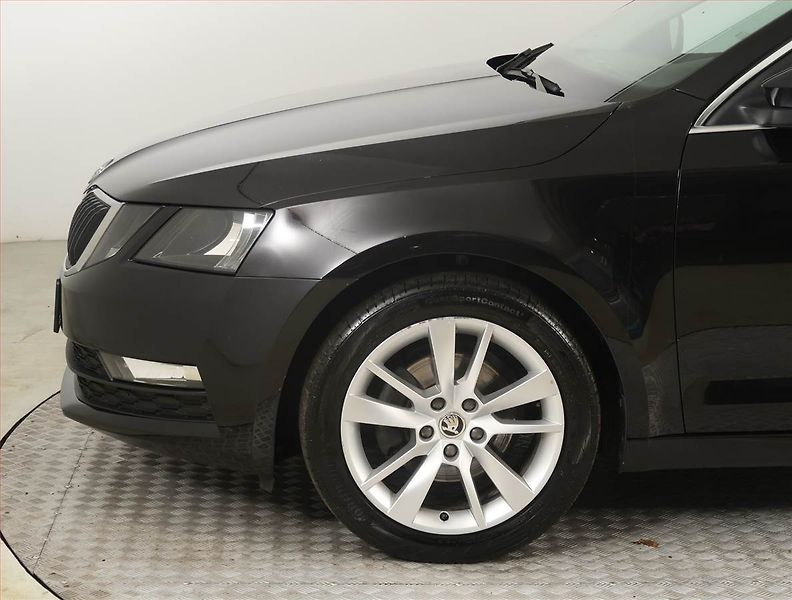 Škoda Octavia (2020) 1.5 TSI, Automat, Kůže, Navi - fotka 15 z 21