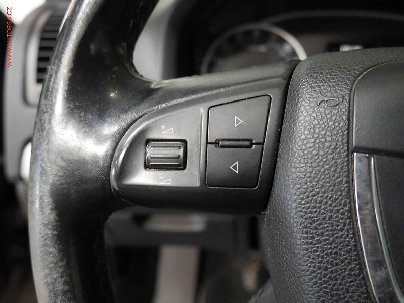 Škoda Octavia (2011) 2.0TDi, P.čidla - fotka 18 z 20