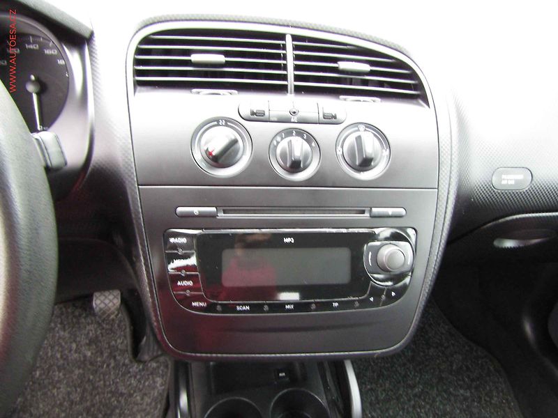 Seat Altea (2010) 1.4 TSi, 1.maj, AC, výhřev - fotka 12 z 17