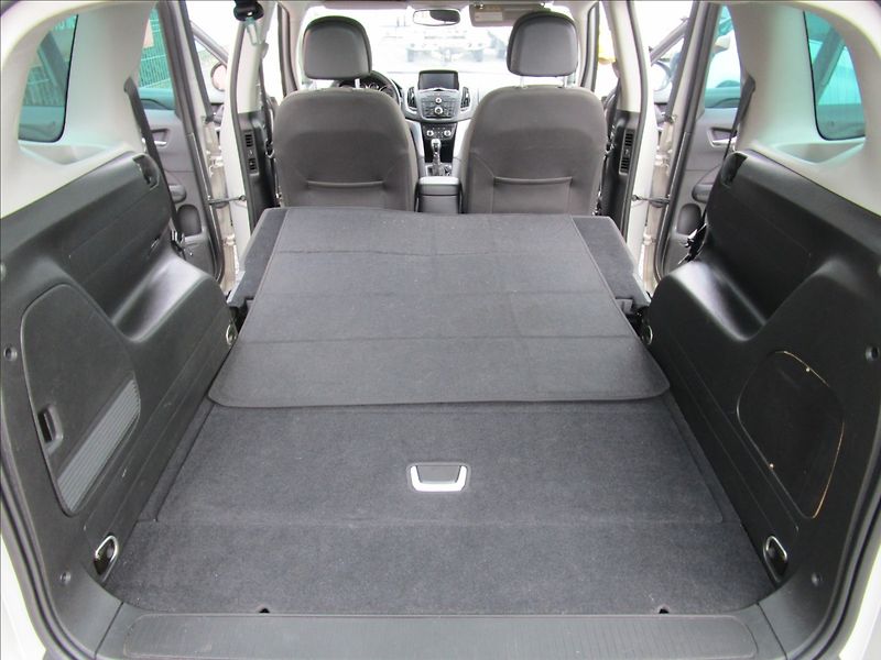 Opel Zafira Tourer 1.6CDTi aut. Klima, pan - fotka 38 z 42