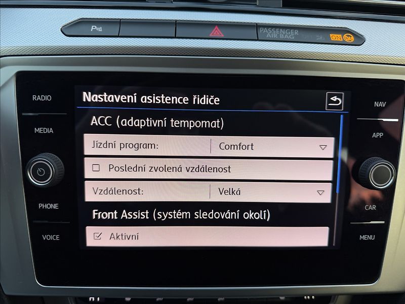Volkswagen Passat 2.0 TDI Comfortline - fotka 12 z 21