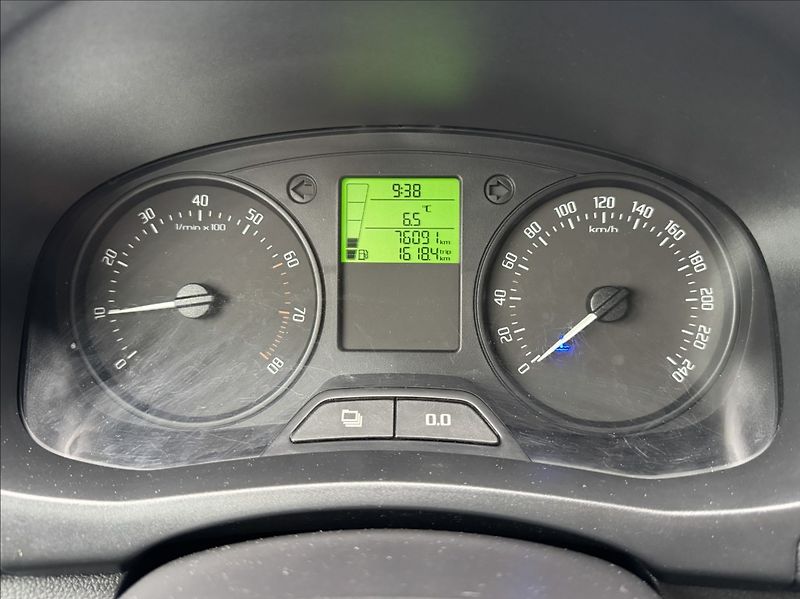 Škoda Fabia 1,4 i 16V 63kW DPH 1.maj ČR - fotka 29 z 47