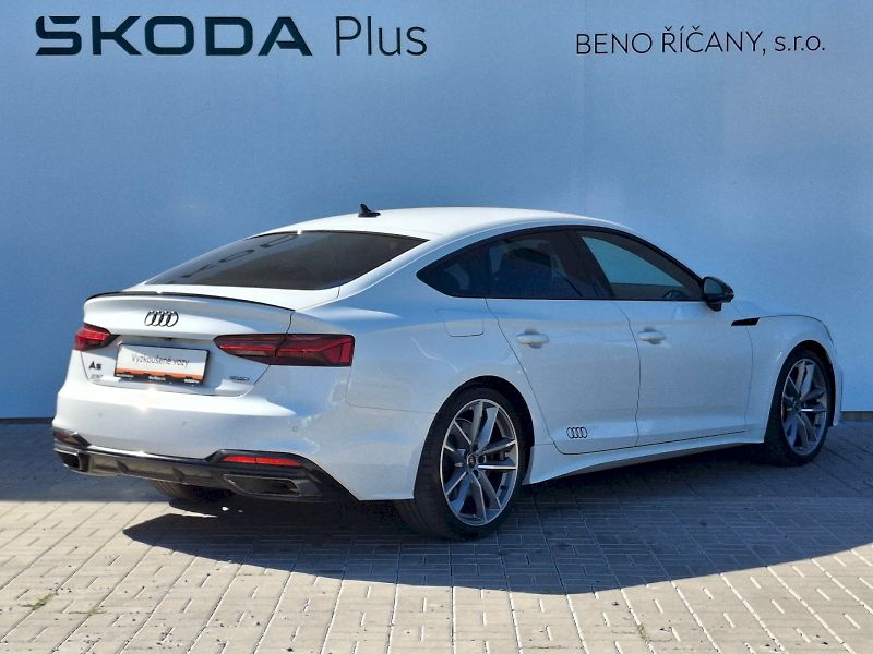 Audi A5 (2024) S-LINE Quattro DSG 2,0TSi 195k - fotka 2 z 35