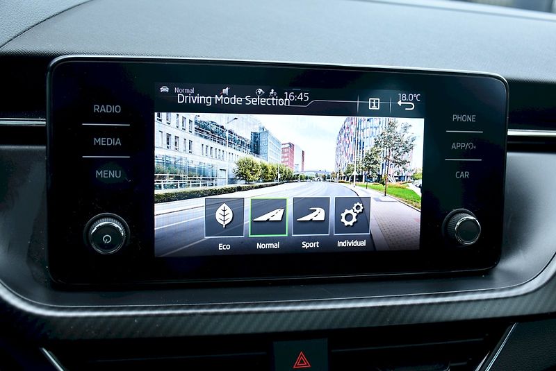 Škoda Kamiq (2023) Monte Carlo 1.5 TSI 110 kW - fotka 17 z 31