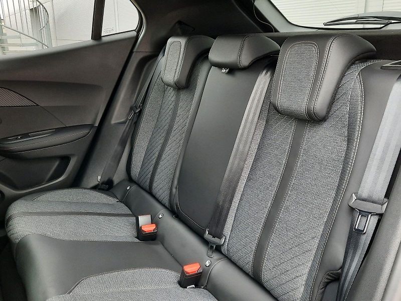 Peugeot 2008 (2026) ALLURE Hybrid 110 e-DCS6 - fotka 10 z 12