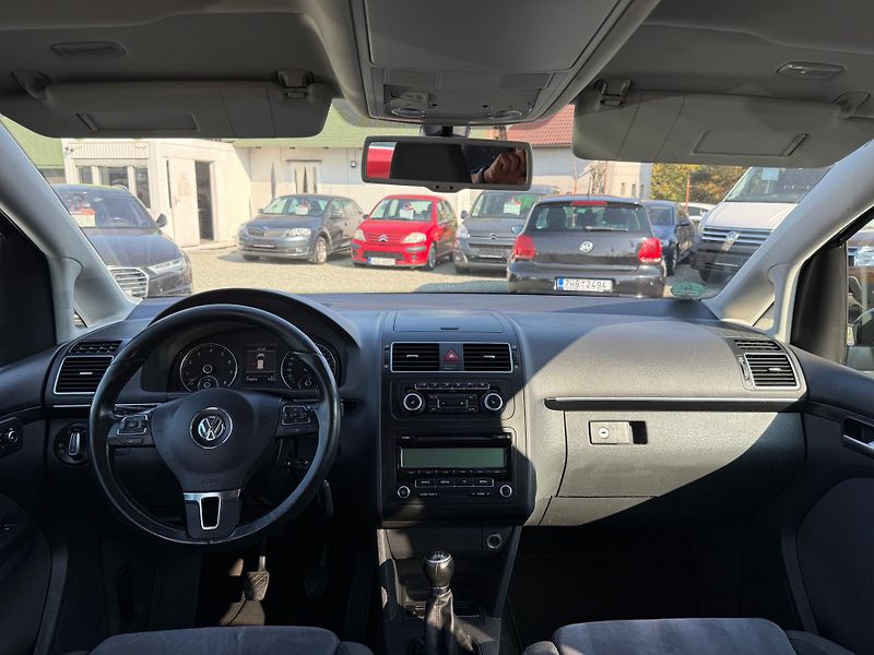 Volkswagen Touran 1.4 TSI HIGHLINE - fotka 7 z 13
