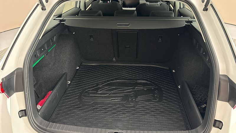 Škoda Octavia 2.0 TDI DSG Style Combi - fotka 16 z 23