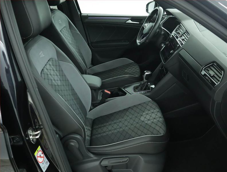Volkswagen Tiguan (2023) R-Line 2.0 TDI - fotka 9 z 17
