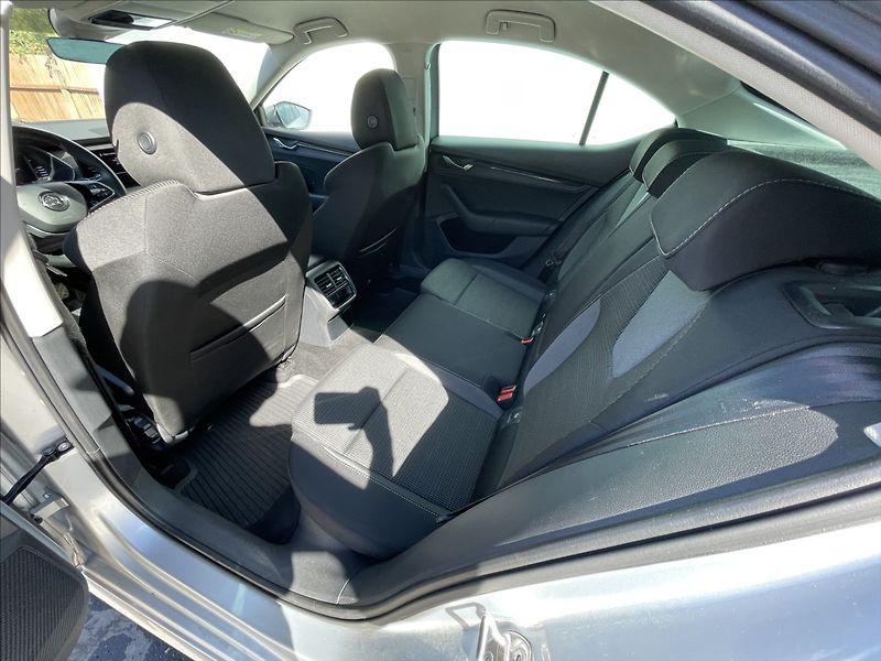 Škoda Octavia 2,0 TDI DSG Ambition Plus LED - fotka 17 z 23