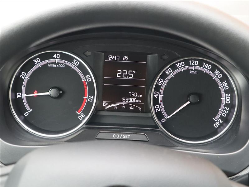 Škoda Rapid 1,0 TSi, 70kW, Výhřevy, Klima - fotka 12 z 21