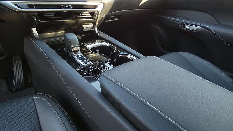 Lexus RX 350h 2.5 HEV 4x4 E-Four e-CVT Comfo - fotka 6 z 22