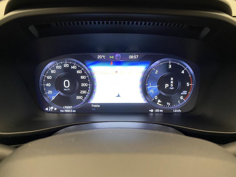 Volvo XC40 D4 AWD R-DESIGN AUT  - fotka 25 z 45
