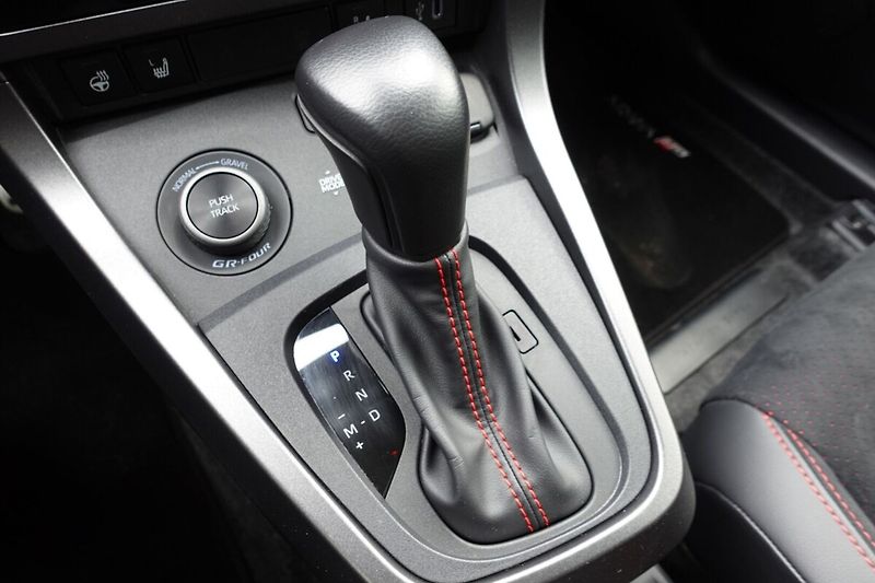 Toyota GR Yaris 1.6Turbo 8AT 4X4 Dynamic + VIP - fotka 19 z 33