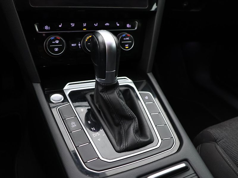 Volkswagen Passat 2,0 TDI 110kW DSG LED 1.Maj - fotka 23 z 31