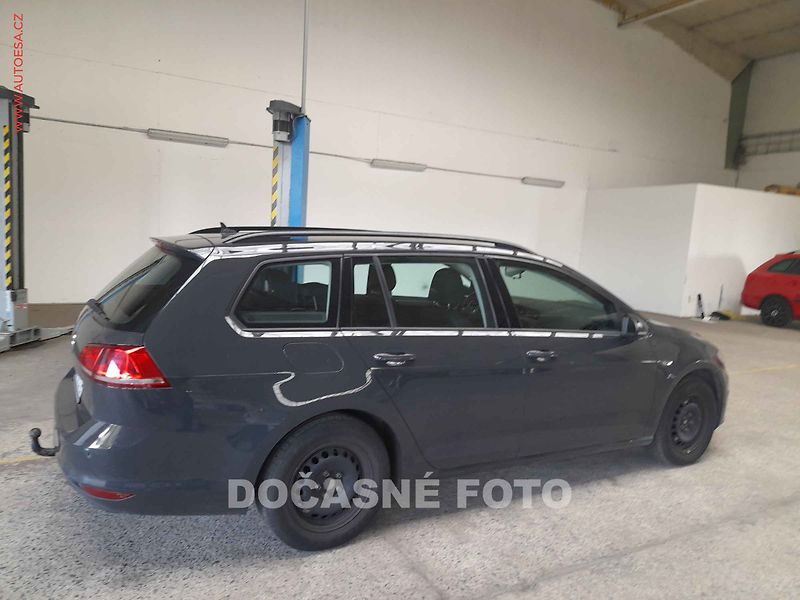Volkswagen Golf (2015) 1.6TDi, 1.maj, AC, navi - fotka 2 z 3