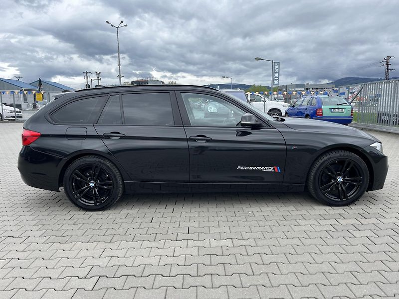 BMW Řada 3 (2016) 320d xDrive - fotka 4 z 14
