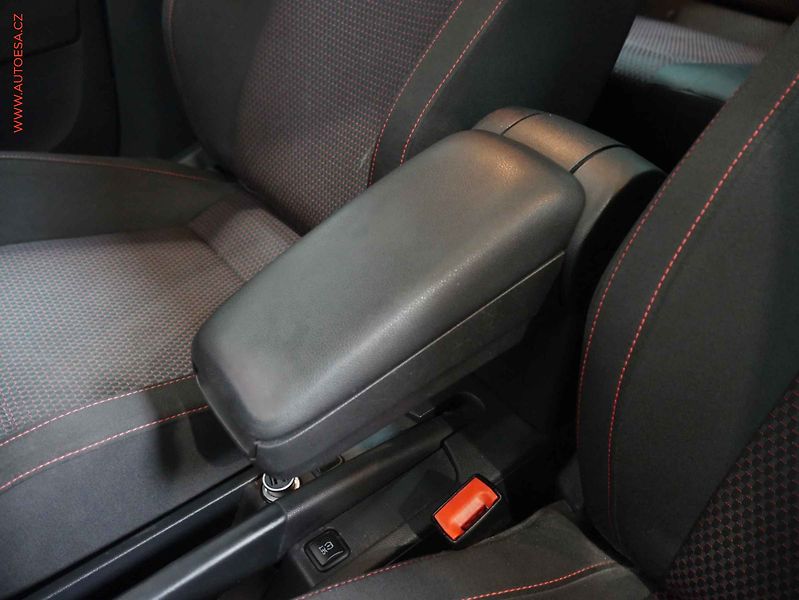 Škoda Rapid (2015) 1.2 TSi, ČR, Xenon, ponor - fotka 15 z 17