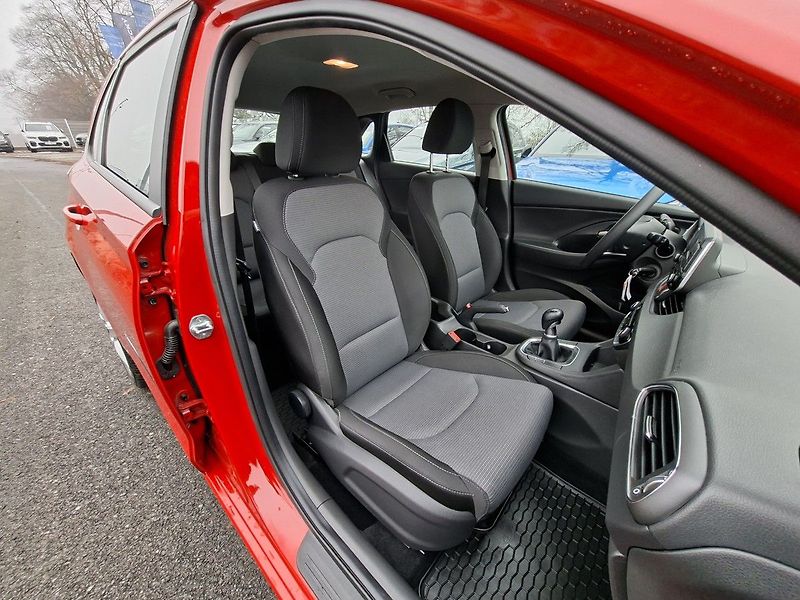 Hyundai i30 1,0 TGDI 120k M6 - fotka 11 z 19