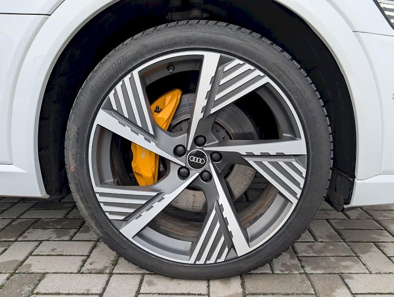 Audi e-tron (2021) S-Line 55 Quattro - fotka 15 z 30