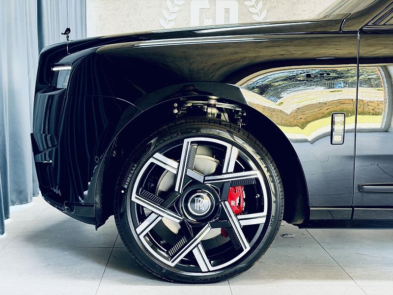 Rolls-Royce Cullinan (2026) Black B SHOOTING STARS BESPOKE - fotka 11 z 45