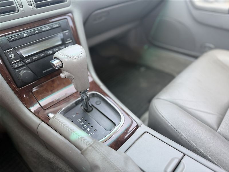 Mazda Xedos 2,5 V6 120kW automat - fotka 12 z 26