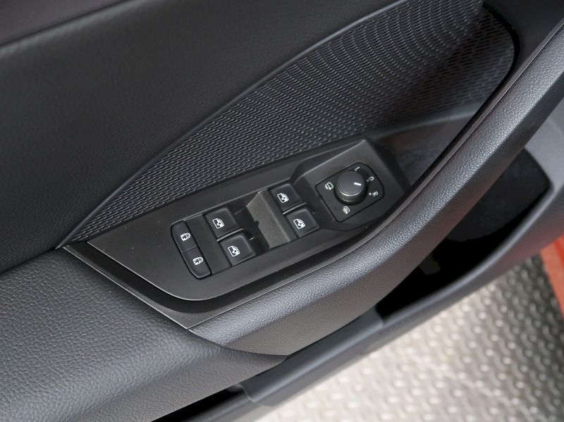 Škoda Octavia (2026) SPORTLINE 2.0TDI DSG CANTON LE - fotka 39 z 44