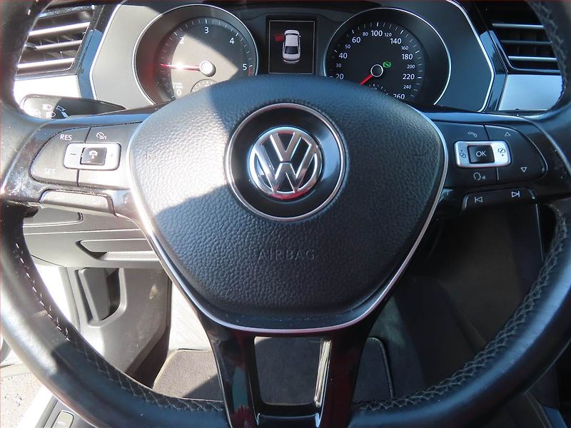 Volkswagen Passat (2017) 2.0 TDI, Automat, Navi - fotka 19 z 22
