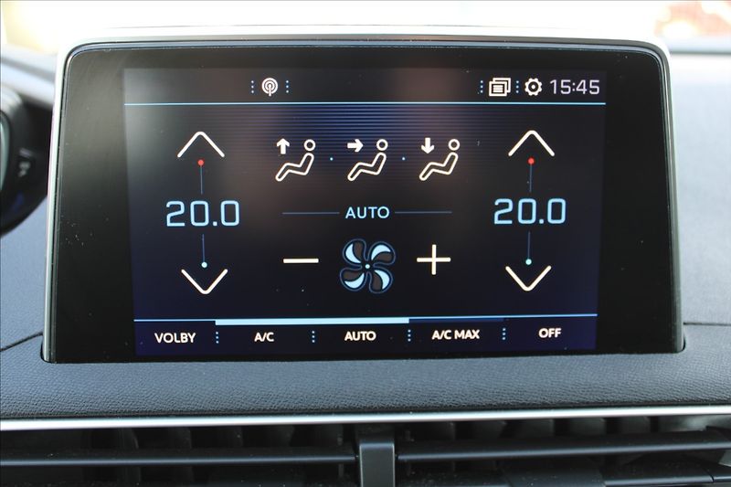 Peugeot 3008 1,2 i 96kW  1.MAJ,ČR,ALLURE - fotka 21 z 35