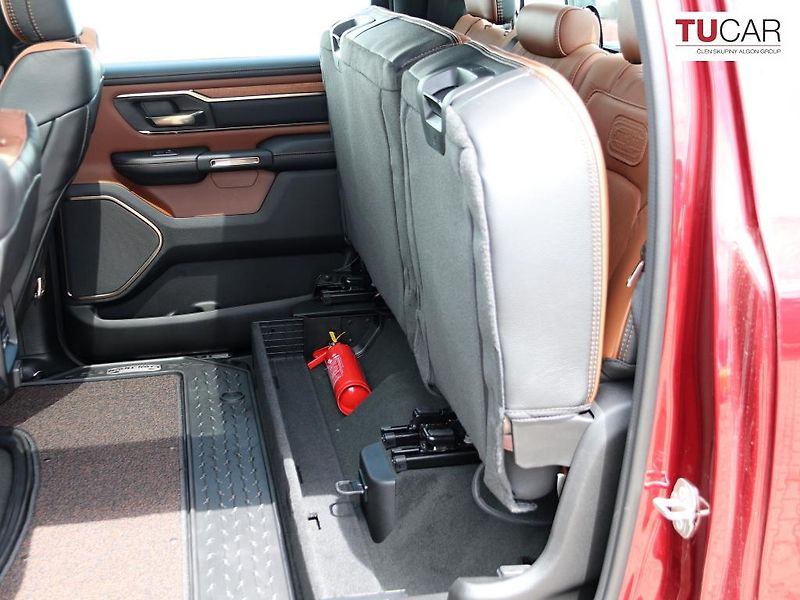 RAM 1500 (2024) Longhorn 5.7 V8 Hemi  - fotka 38 z 47