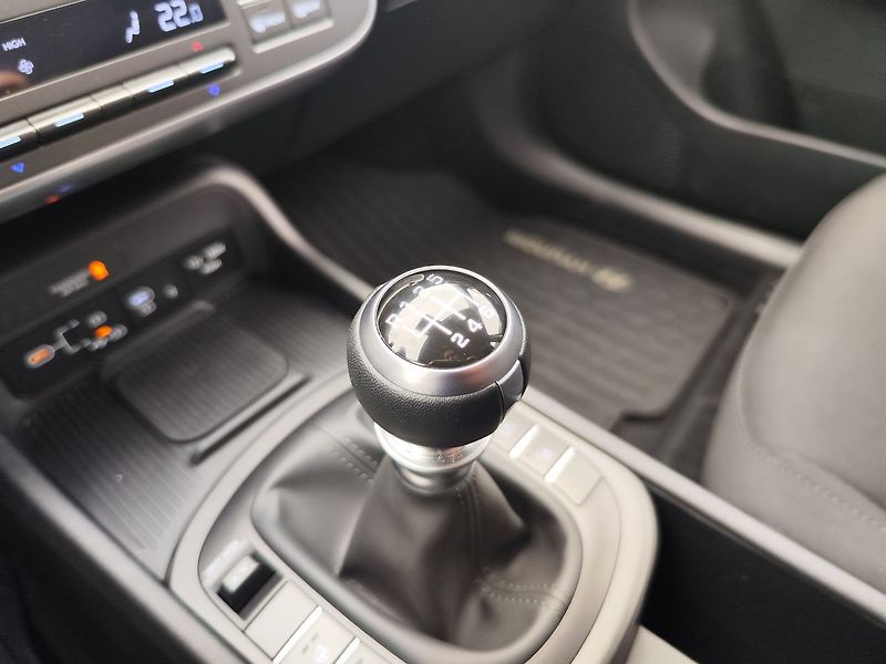 Hyundai Kona 1.6 T-GDI/145kW Smart - fotka 23 z 32