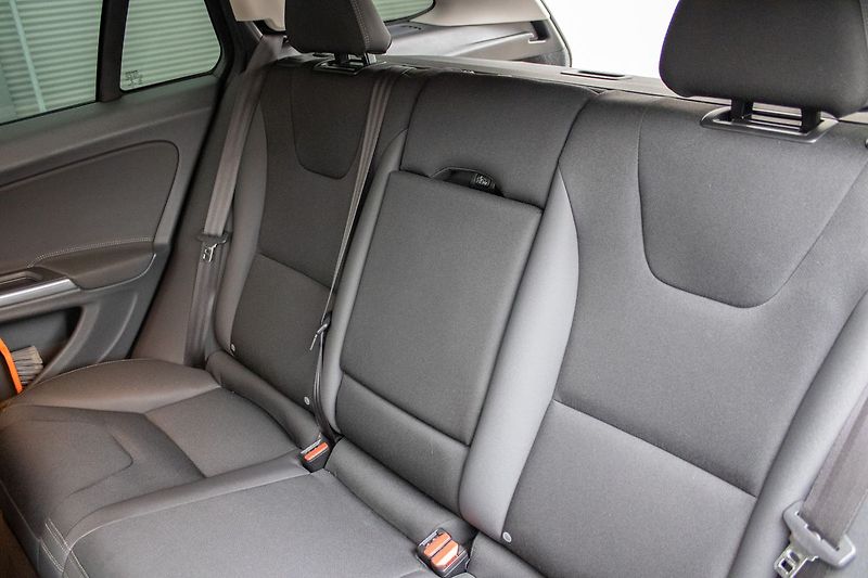 Volvo V60 - fotka 31 z 36