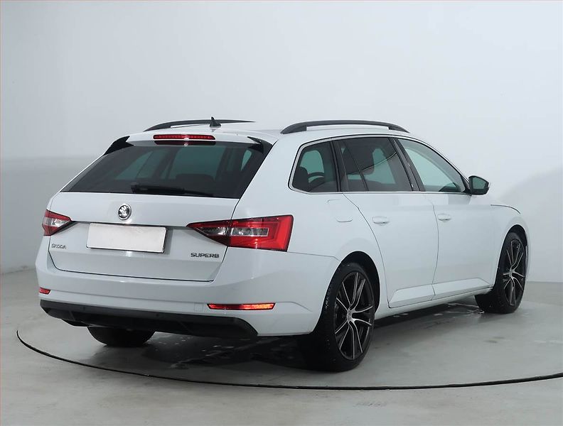 Škoda Superb (2017) Ambition 2.0 TDI, Navi, Xenony - fotka 5 z 22