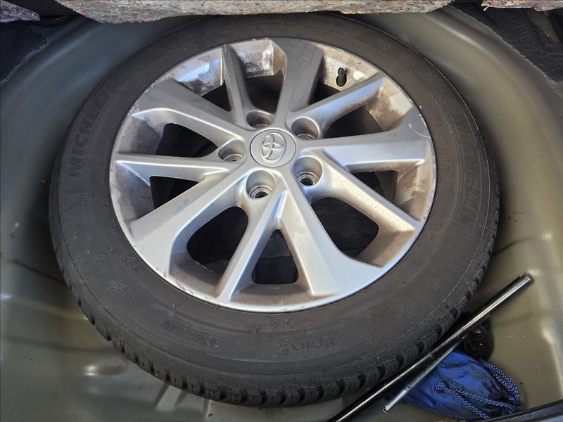Toyota Auris 1,6 97 KW Automat kamera navi - fotka 26 z 44
