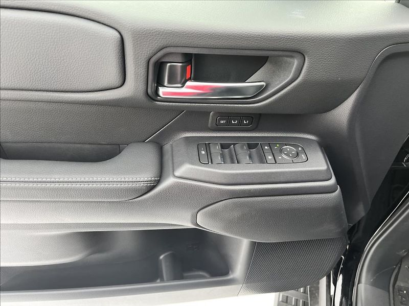 Toyota Land Cruiser 2,4 iFORCE MAX HEV Premium - fotka 14 z 37