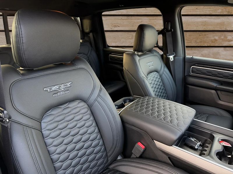 Dodge RAM (2020) +TRX PAKET+DESTROYER GREY+ - fotka 11 z 24