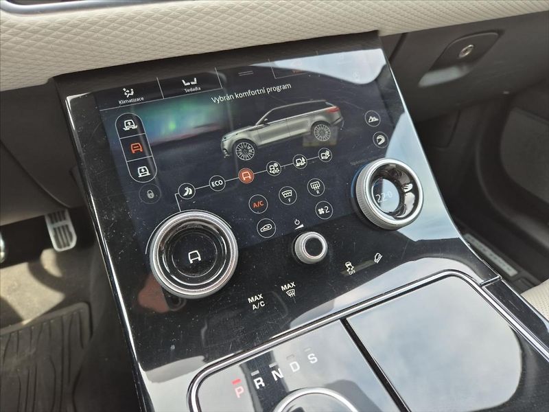 Land Rover Range Rover Velar 3,0 D300 R-Dynamic SE - fotka 14 z 19