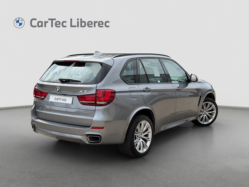 BMW X5 xDrive30d - fotka 3 z 21
